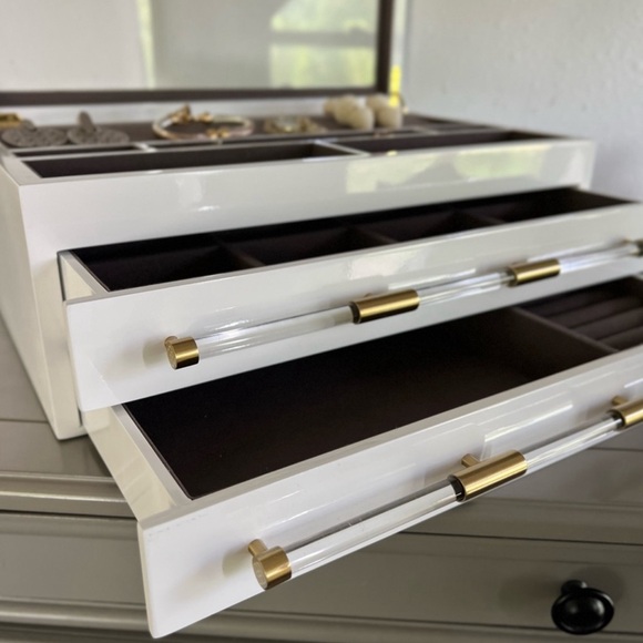 Large antique brass jewelry box in white lacquer - Picture 5 of 9